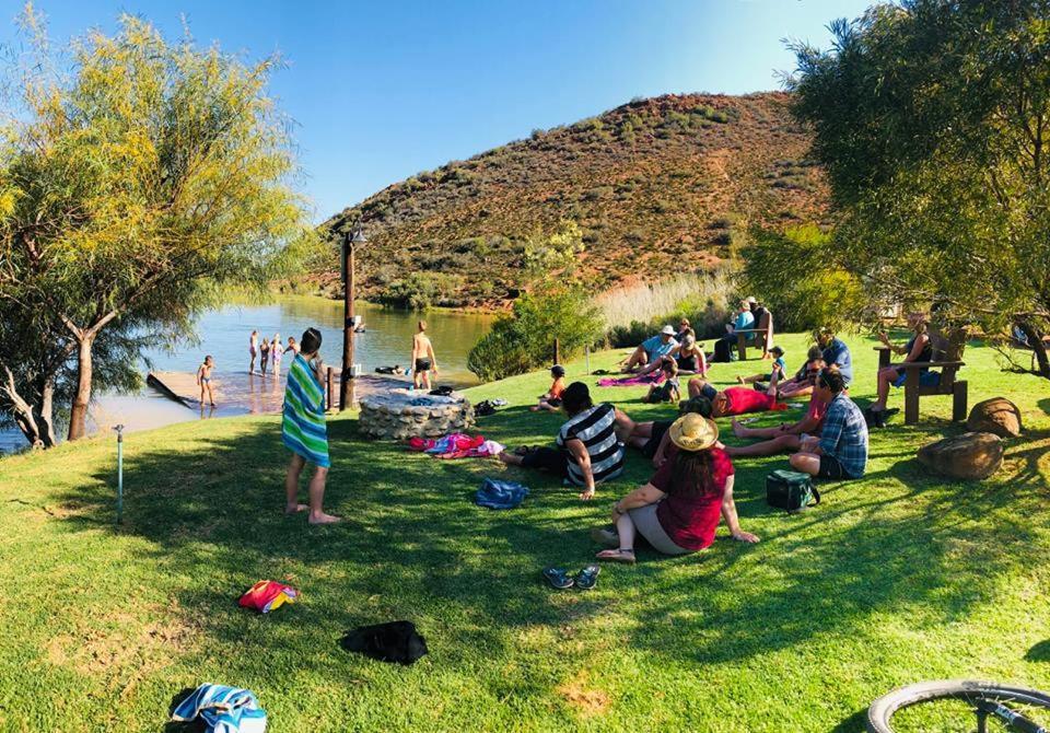 Oaksrest Vineyards Guest Farm Hotel Ladismith Buitenkant foto