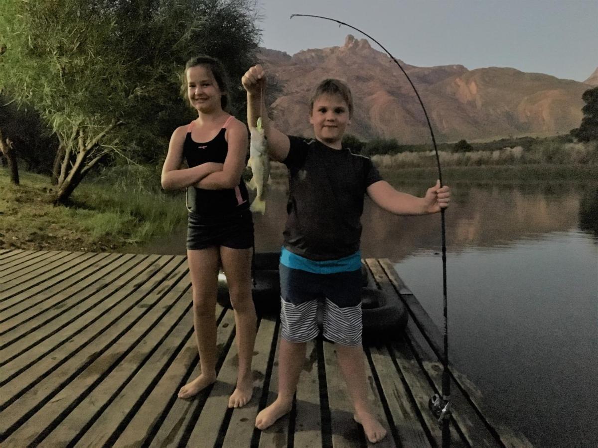 Oaksrest Vineyards Guest Farm Hotel Ladismith Buitenkant foto
